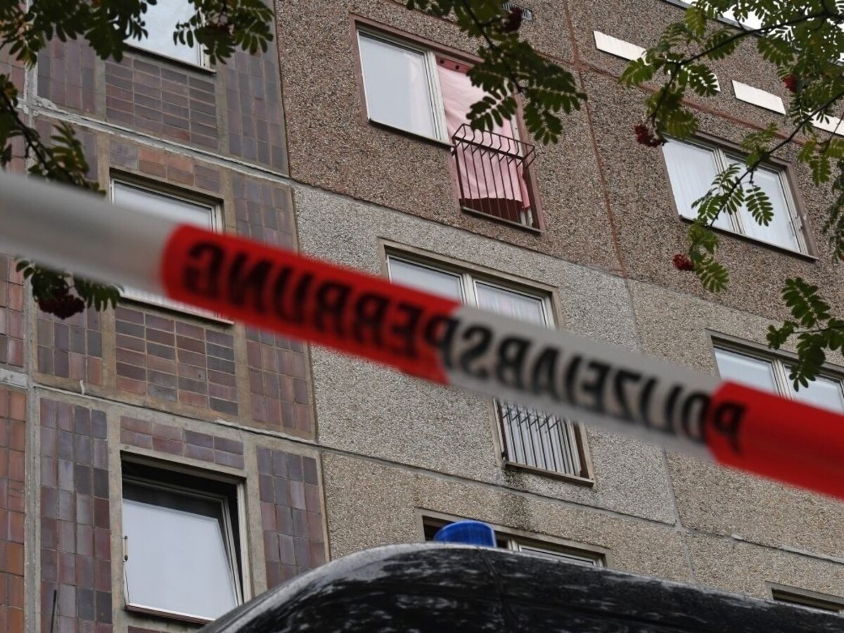 Muž vyhodil z okna svoje tri deti, chcel vraj potrestať manželku