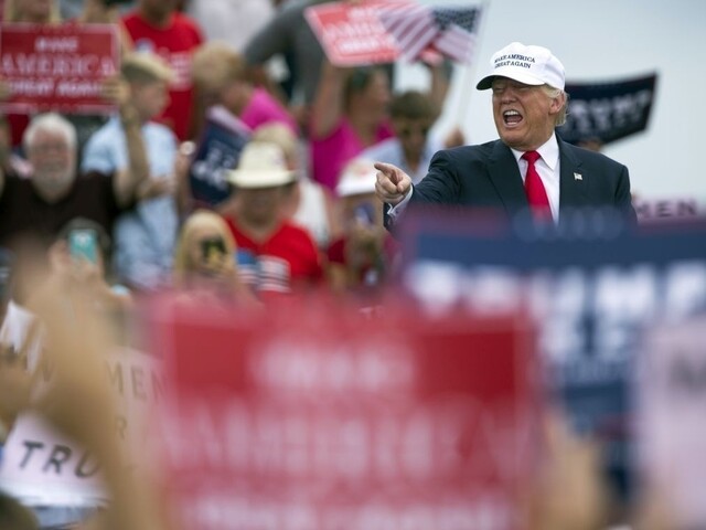 Bushovci zrejme v prezidentských voľbách Trumpa nepodporia