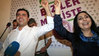 V Turecku zadržali lídrov opozičnej strany, vraj podporujú separatistov