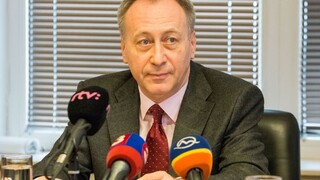 Štátna poisťovňa skončí s rekordnou stratou, Vaďura vinu necíti