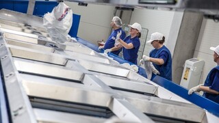 Slováci pracujú viac ako väčšina ľudí Únie, opozícia chce voľné nedele