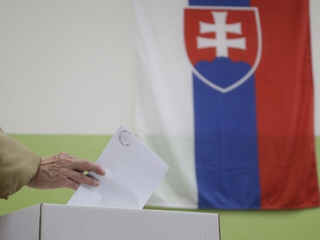 Slováci si volili starostov či poslancov, mnohé obce mali doplňujúce voľby