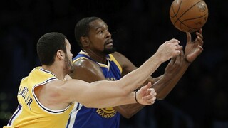 Lakers si poradili s Warriors, prehre nezabránil ani Durant
