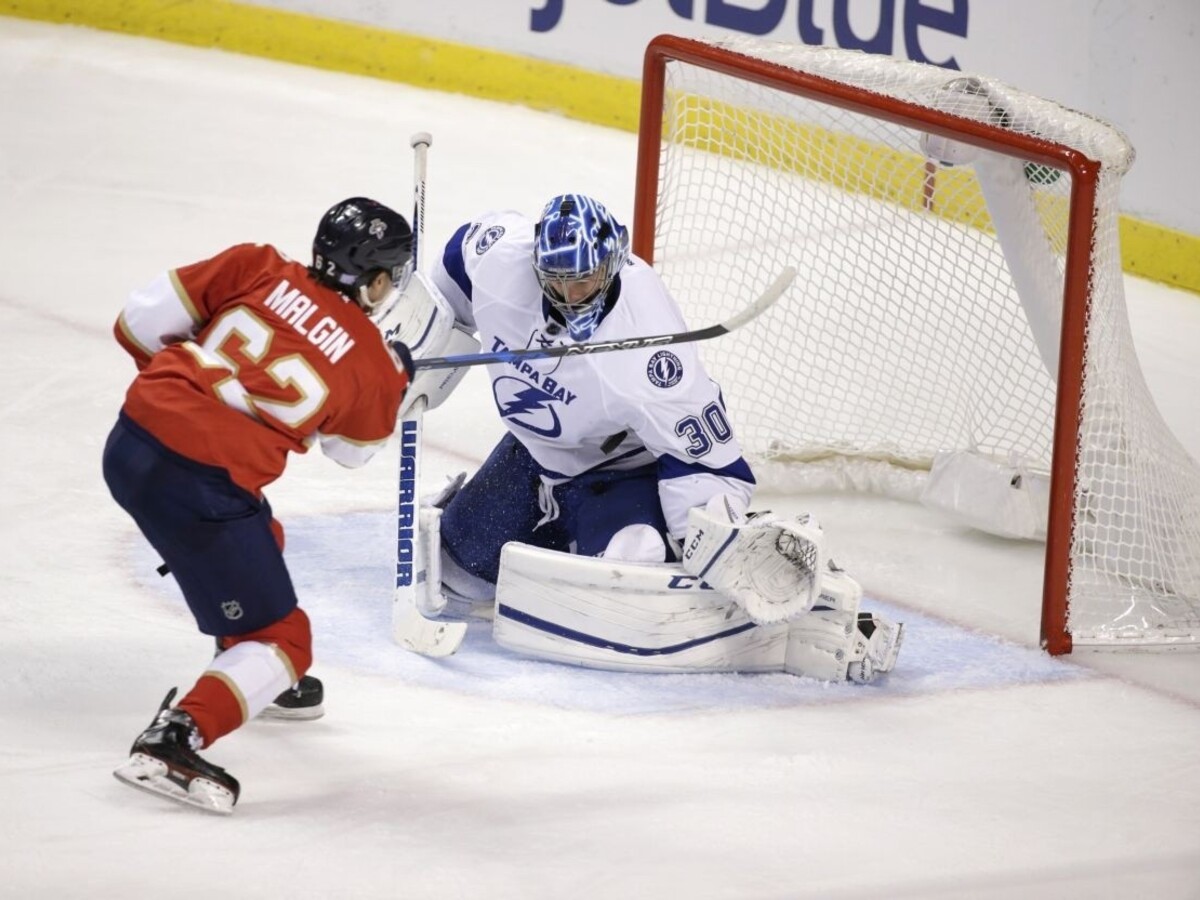 NHL: Víťazstvá Haláka aj Cháru, deviata prehra Vancouveru