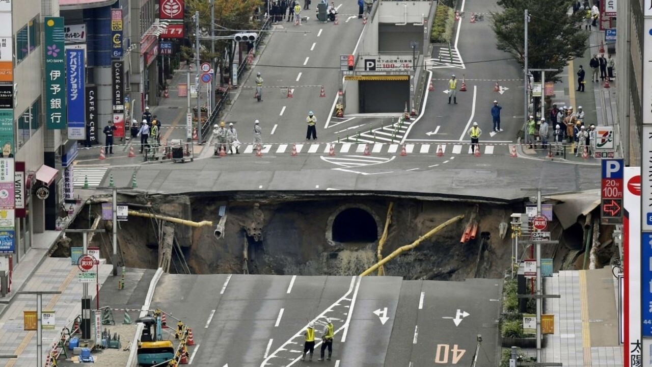V japonskom meste sa odrazu vytvoril gigantický kráter