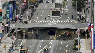 V japonskom meste sa odrazu vytvoril gigantický kráter