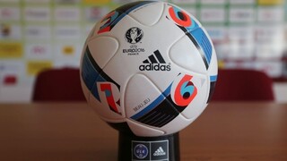 V Rusku budú hrať s krásavicou, Adidas predstavil novú loptu