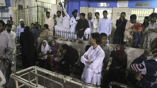 Pakistanskou mešitou otriasol výbuch, zomierali ženy a deti