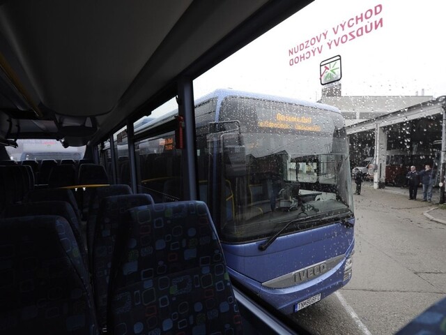 Platy autobusárov sú nízke. Odborári žiadajú riešenia, inak hrozí štrajk