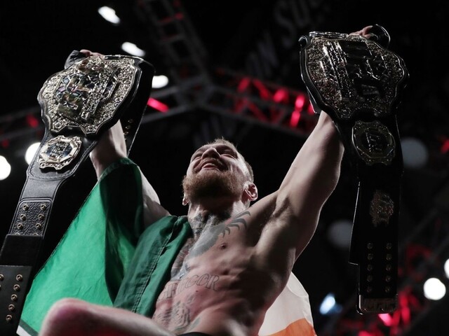 McGregor prepísal históriu, je držiteľom dvoch opaskov naraz