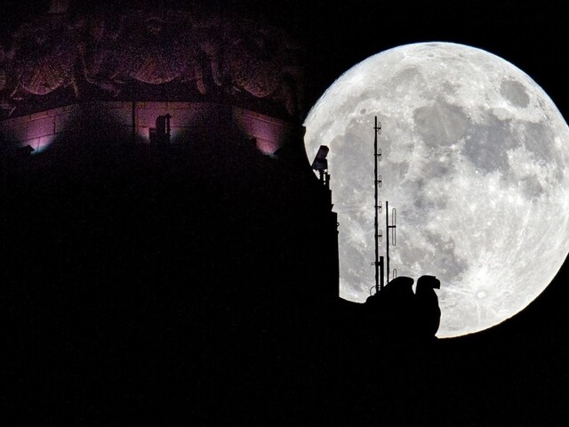 Fotogaléria: Takto vyzeral supermesiac vo svetových mestách