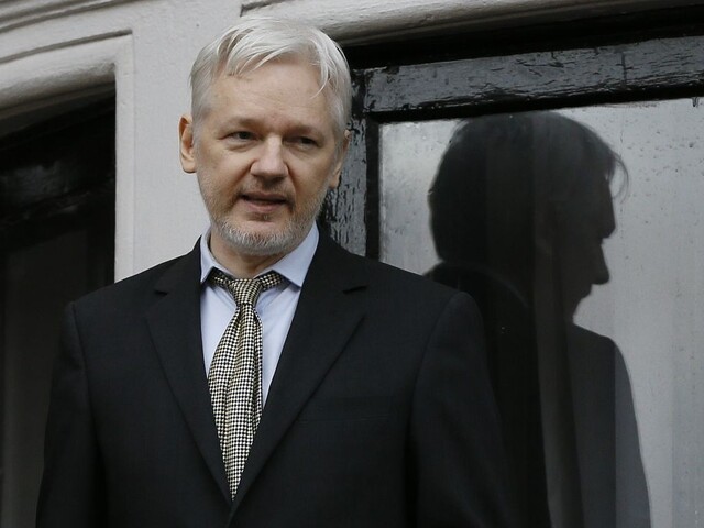 Zakladateľ portálu WikiLeaks Assange prekonal vo väzení porážku, uviedla jeho snúbenica
