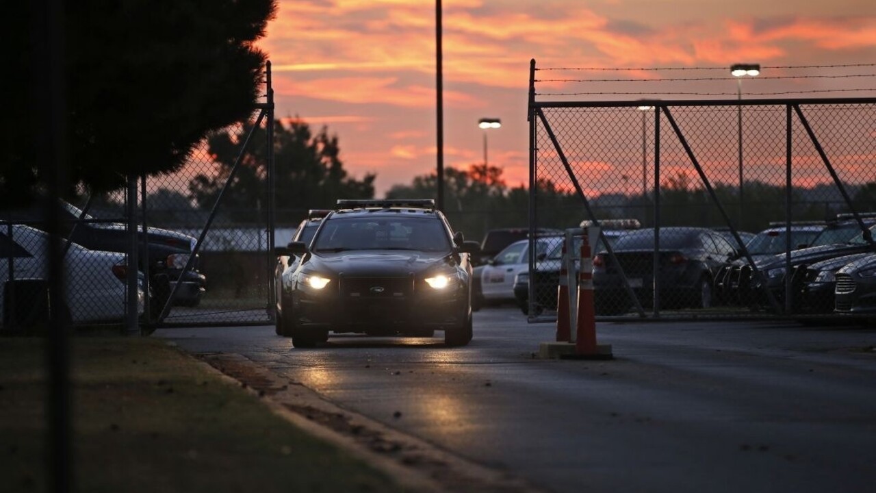 Na letisku v Oklahome sa strieľalo, zahynul najmenej jeden človek
