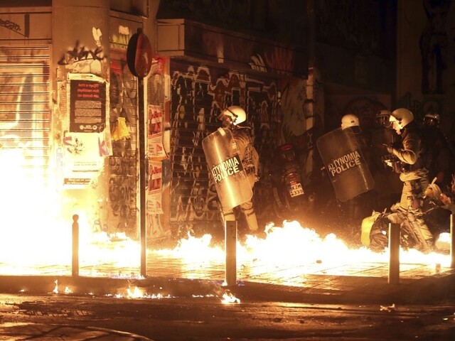 Proti Obamovi protestovali v Grécku anarchisti aj komunisti