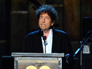Bob Dylan si Nobelovu cenu osobne neprevezme, má iné povinnosti