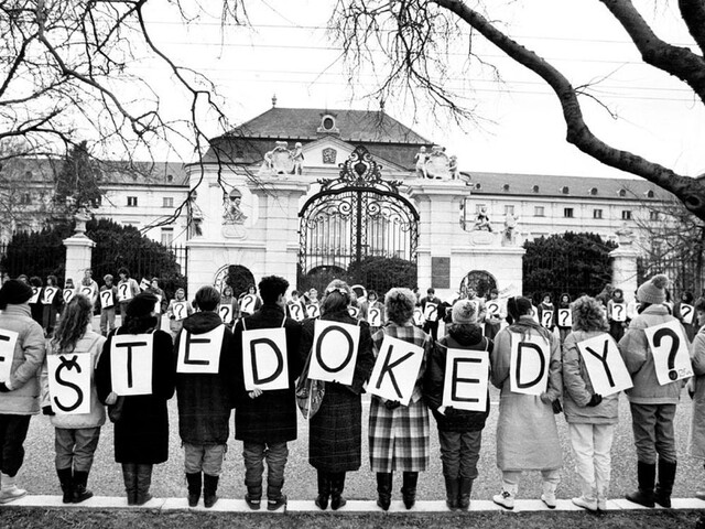 Štrnganie kľúčov i demonštrácie. Pripomíname si Nežnú revolúciu