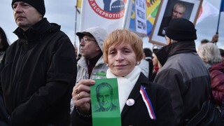 Zemanovi stúpenci pochodovali Prahou spoločne s extrémistami