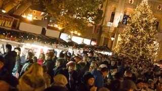 Bratislavou rozvoniava punč i varené víno. Začali sa vianočné trhy