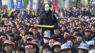 Soul ovládli demonštrácie, do ulíc vyšli kritici i stúpenci prezidentky