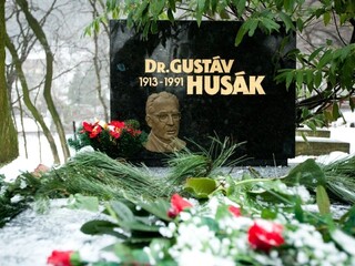 KSS žiada očistenie Husáka, je vraj nedocenenou osobnosťou dejín