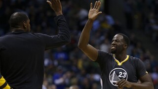 Golden State porazil Milwaukee, rozhodli posledné sekundy