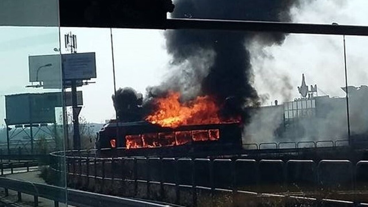 Autobus bratislavskej MHD zachvátil silný požiar