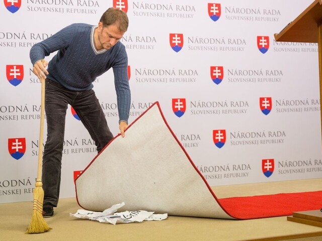 Matoviča obvinili pre ohováranie. Vidí za tým tlak premiéra