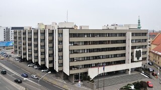 Najvyšší súd by mal pre exekúciu prísť o služobné vozidlá