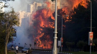 V Izraeli vyčíňali podpaľači, desaťtisíce ľudí evakuovali