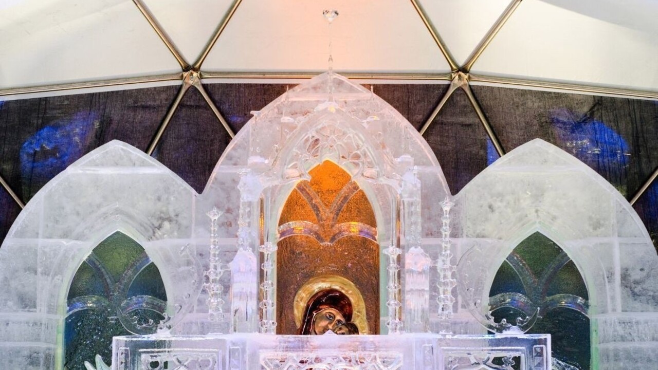 Fotogaléria: V Tatrách otvorili ľadový dóm, je v gotickom štýle