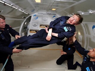 Hawking dal ľudstvu ultimátum. Do roku 3000 si musí nájsť nový domov