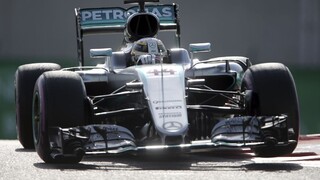 Hamilton potvrdil rýchlosť, ovládol kvalifikáciu v Abú Zabí