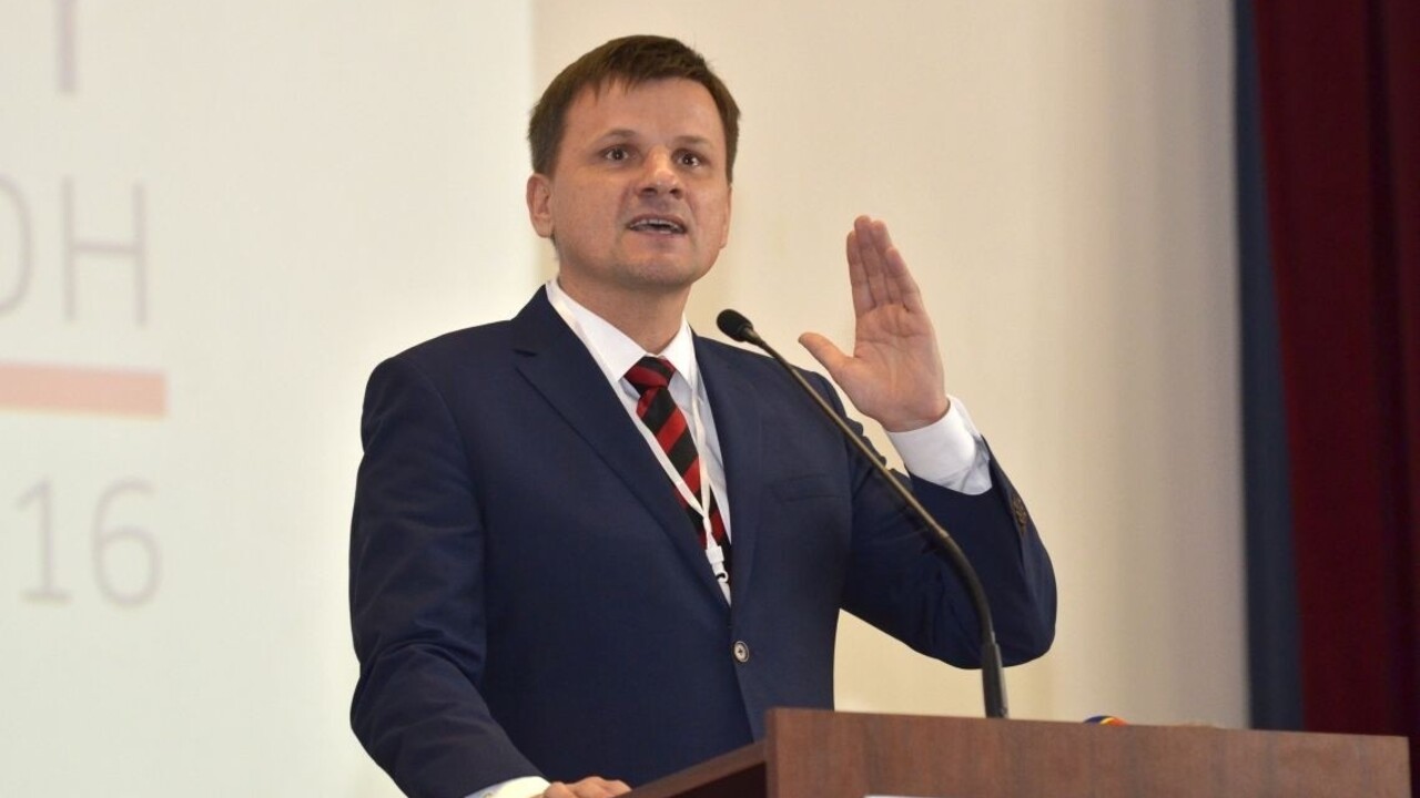 KDH nebude sedieť v kúte, vyhlásil Hlina na mimoriadnom sneme