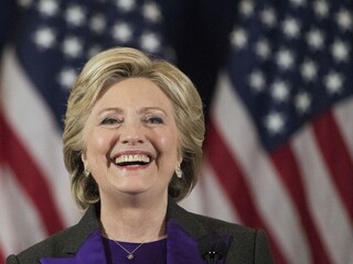 Clintonovej štáb sa zapojí do prepočítania hlasov, zatiaľ v jednom štáte