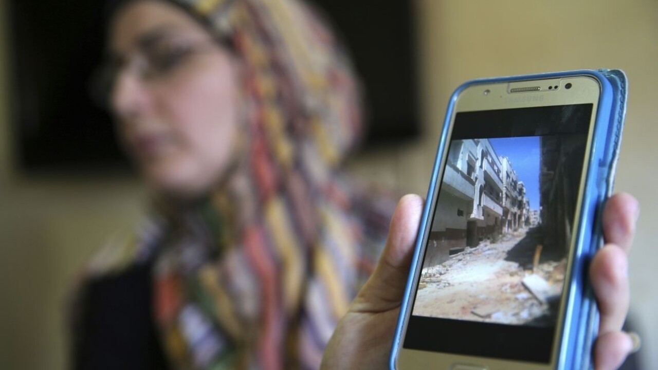 Dievčatko opisuje na twitteri bombardovanie Aleppa: Modlite sa za nás