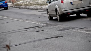 Bratislava opraví cesty i chodníky, na cyklotrasy sa zabúda