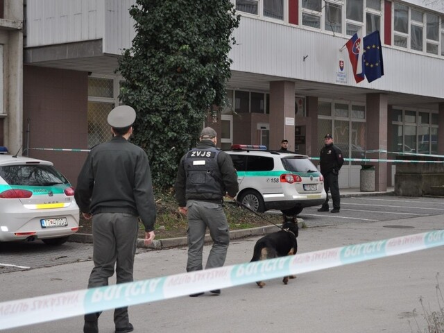 Polícia prehľadávala budovy súdov, nahlásenú bombu však nenašla