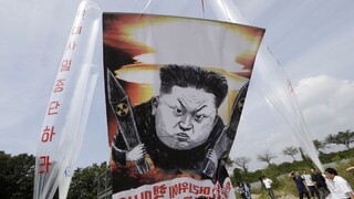Kim Čong-un Severná Kórea protest jadrový test poster plagát ilu 1140 px (SITA/AP)