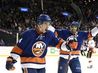 NHL: Gáboríkov prvý bod, dva góly Islanders za tri sekundy