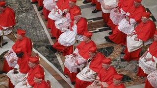 Kardináli poslali pápežovi otázku, Vatikán hovorí o škandále
