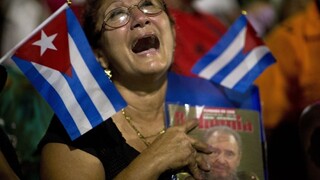 Putovanie urny Fidela Castra skončilo, uložená bude v Santiagu de Cuba