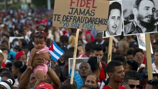 Kubánci vzdali hold Castrovi, zakážu po ňom pomenovať ulice