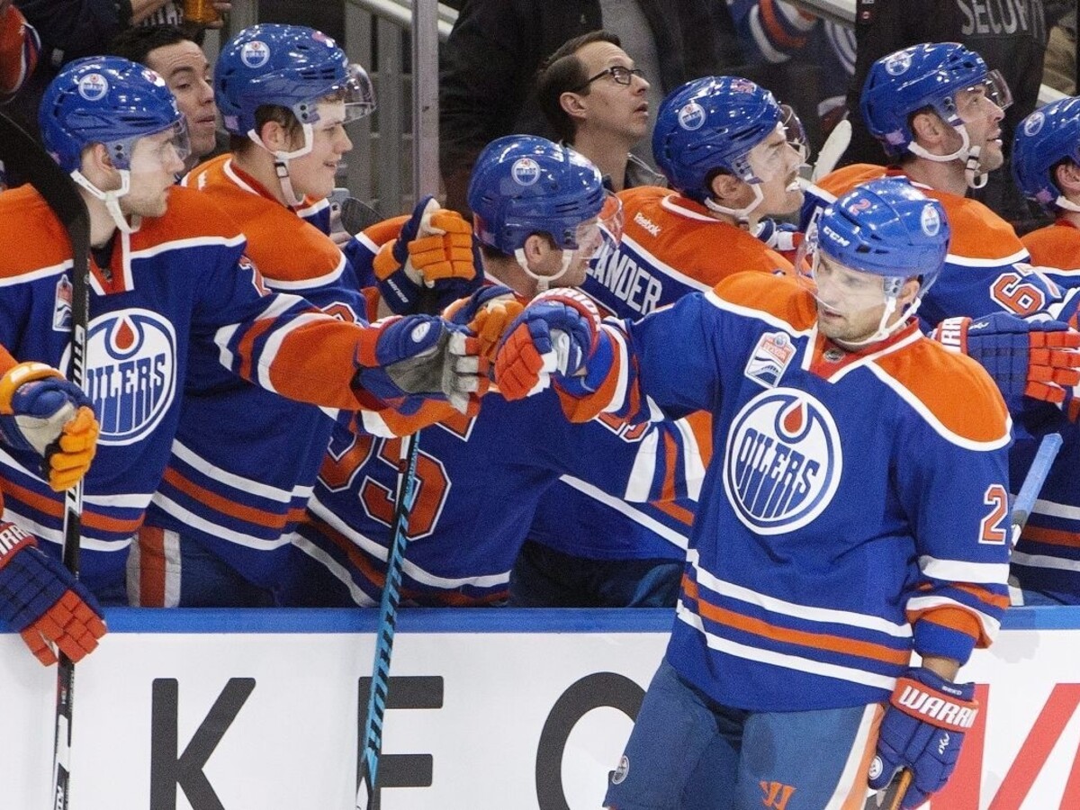 NHL: Sekera asistoval pri víťaznom góle Edmontonu, Chára nehral