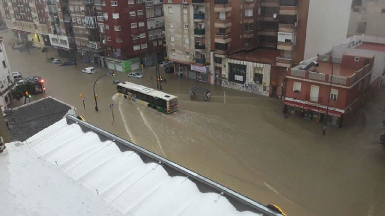 Španielska Malaga sa po hustých dažďoch ocitla pod vodou