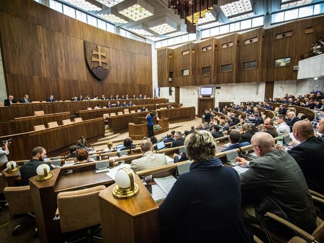 Rokovanie parlamentu: Mečiarove amnestie aj rokovací poriadok