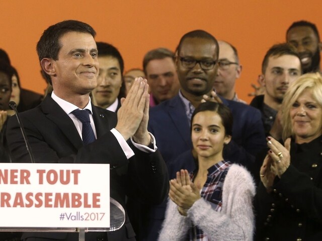 Francúzsky premiér odstúpil, chce sa sústrediť na voľby