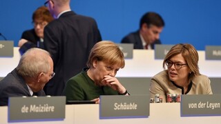 Merkelovej strana je za zákaz buriek aj za sprísnenie azylovej politiky