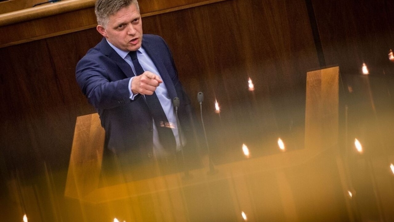 Fico v parlamente kritizoval talianskeho premiéra, hovoril aj o VÚC