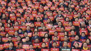 Juhokórejskú prezidentku Pak Kun-hje po škandále zbavili funkcie