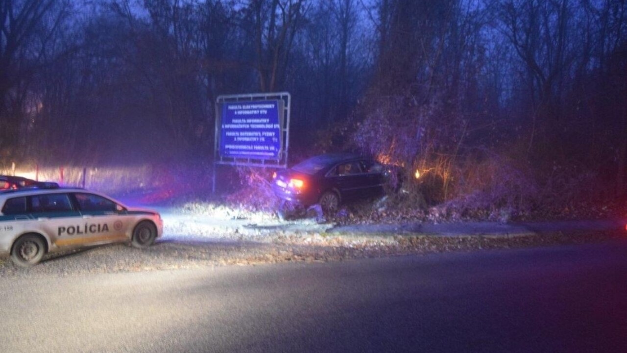 Policajti v Bratislave naháňali české Audi, zastavila ho až streľba